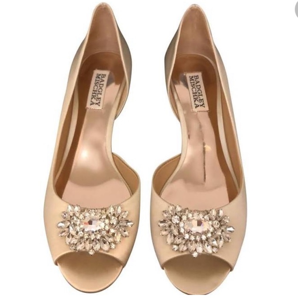 Badgley Mischka gold kitten heels